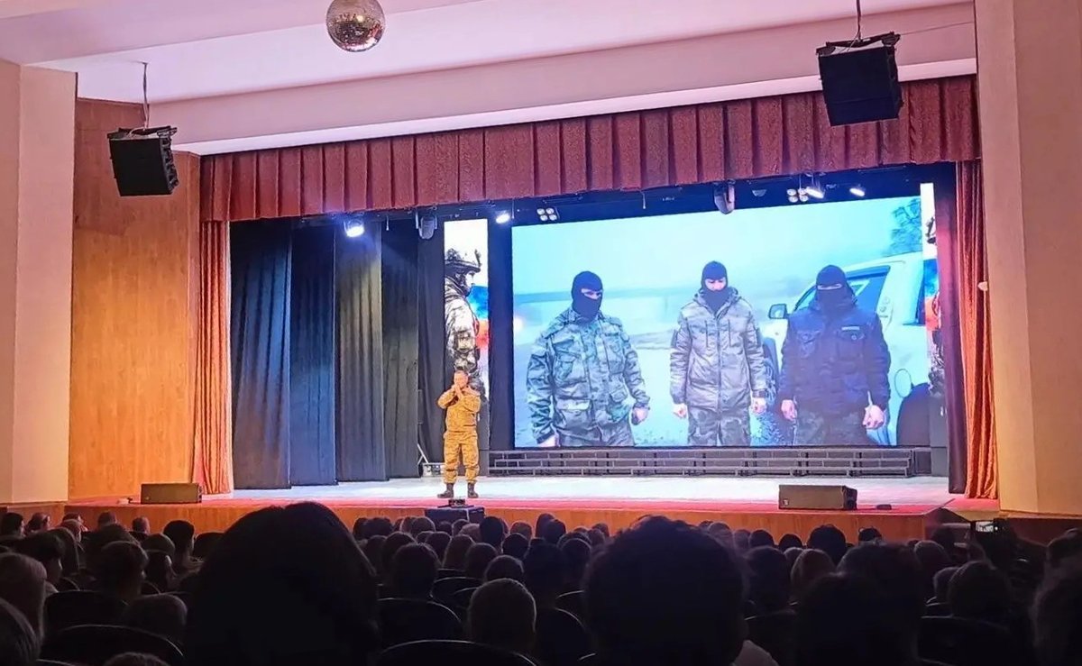 30 сентября наши гимназисты побывали в Дворце культуры «Октябрь» на концерте "Своих не бросаем"